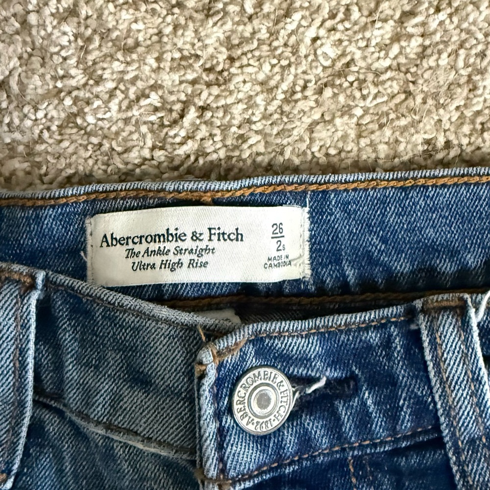 Abercrombie & Fitch Ankle Straight Ultra High Rise Jeans